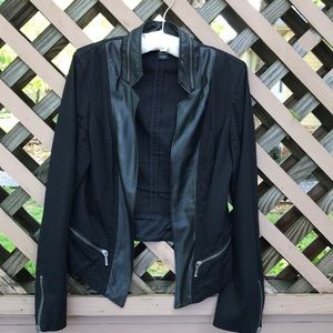 Stylish lightweight black jacket